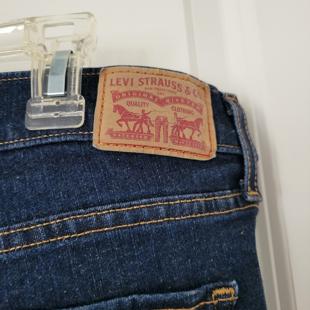 Levi's Women's Dark Blue High-Rise Jeans 32/30